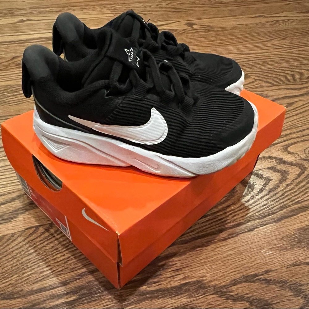 Nike Sneakers - great shape